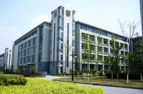 國內低調又神秘的一所大學,專業水平國內頂尖,可惜名氣小了點