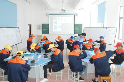 四川省中江縣職業中專學校